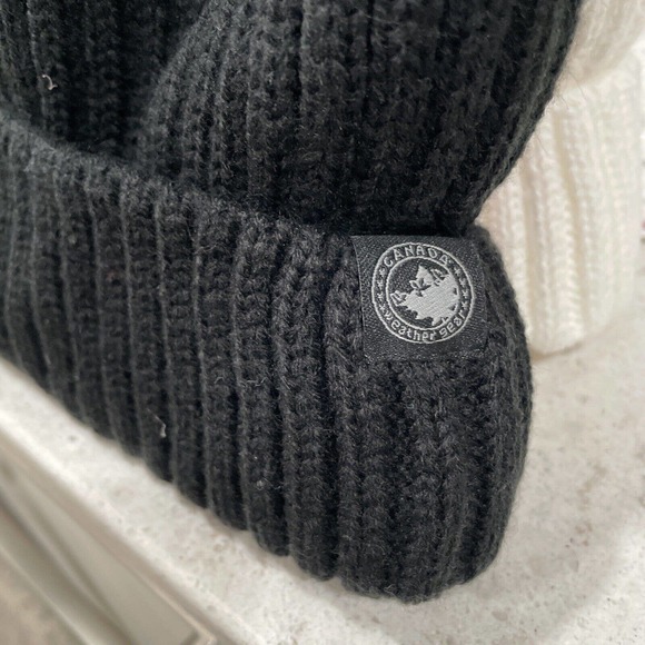2 Pack CANADA WEATHER GEAR Thermal Plush Lined Winter Hats IVORY & BLACK Pom $40 - Picture 5 of 8